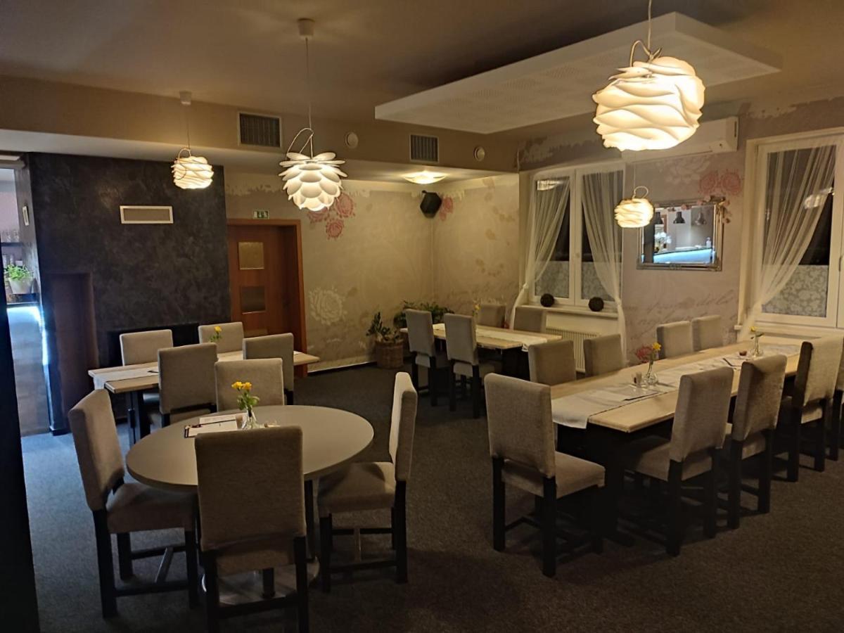 Restaurace A Penzion U Lesa Havirov Exterior foto